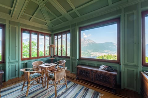 Living room, Lake view