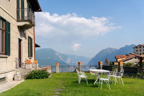 Garden, Dining area, Lake view