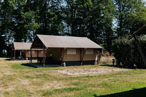 Safaritent op groen en kindvriendelijk park op de Veluwe Luxury tent in Epe