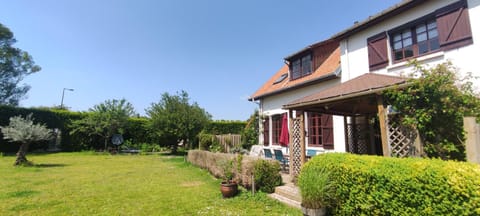 Property building, Spring, Day, Garden view