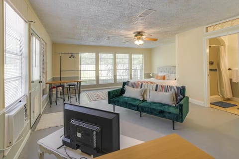 Pet-Friendly Studio - half Mi to Galveston Bay! Condominio in San Leon