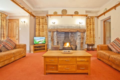 Bridge Cottages Bridge House, Old Post, Bridge Suite, Sleeps 16 House in Coniston