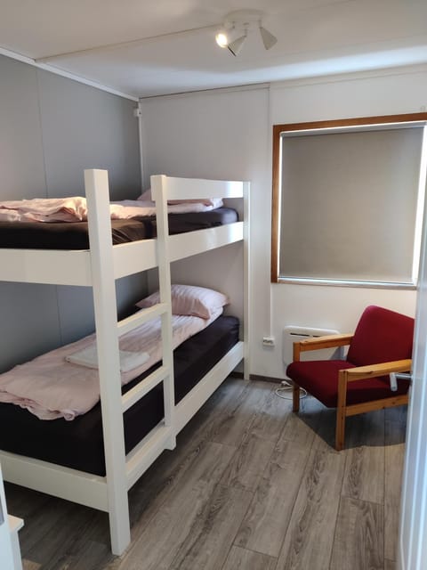 Bedroom, bunk bed