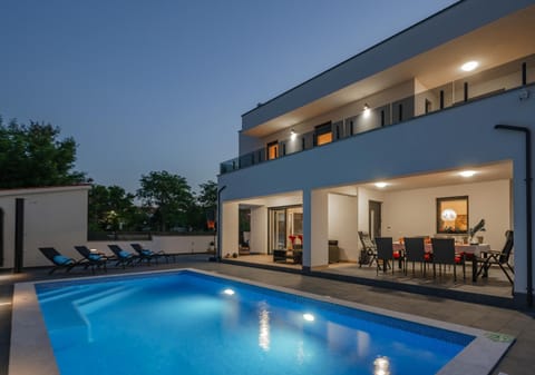 Property building, Pool view