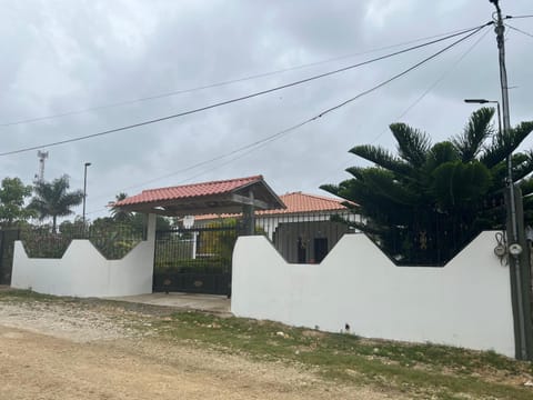 Villa Piña Alojamiento rural House in María Trinidad Sánchez Province