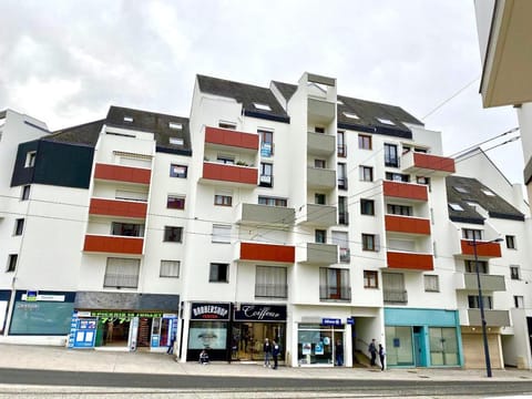 Property building, On-site shops, View (from property/room), Entertainment