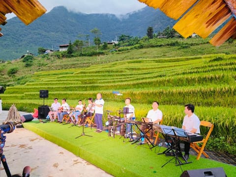 Natural landscape, group of guests