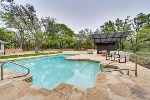 Spacious Texas Abode - Patio, Pool, and Fire Pit Casa in Georgetown