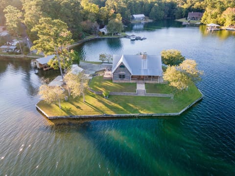 Sailboat Point House in Lake Martin