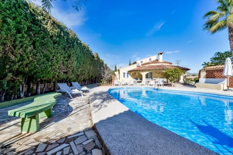 Property building, Swimming pool, sunbed