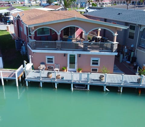 Copper Bottomed Waterfront Cottage Bring the family Please see Manager Info before booking Haus in Port Isabel