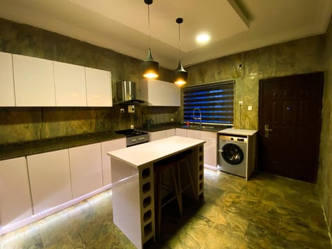 Urban Oasis: 2-Bedroom Apartment in Magodo phase 2 Appartamento in Lagos