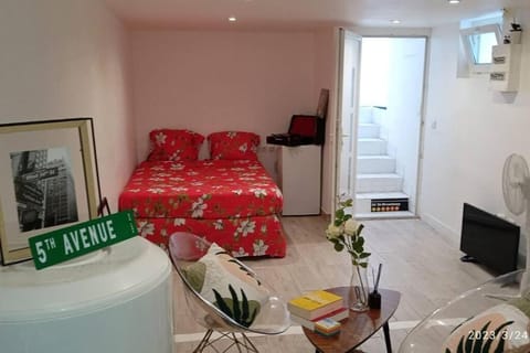 Superbe et vaste Logement(F) avec WIFI Gratuit Apartment in Drancy