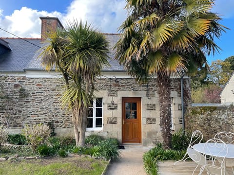 Property building, Patio, Garden, Garden view