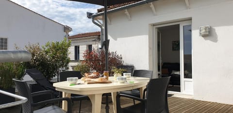 Patio, Dining area