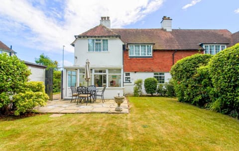 Property building, Patio, Spring, Day, Garden, Garden view