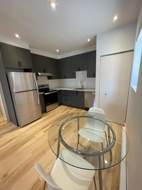 Hoch studio Apartment in Laval