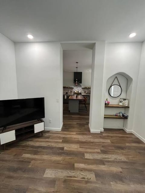 Luxury 2BR within walking distance to Nightlife!! Haus in Covington