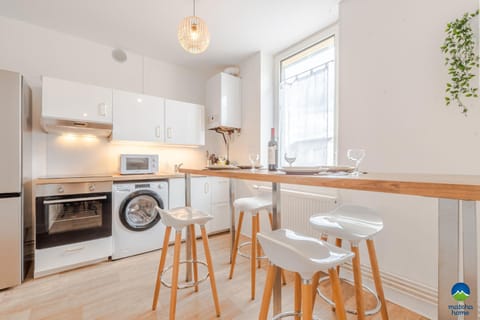 Dining area, kitchen