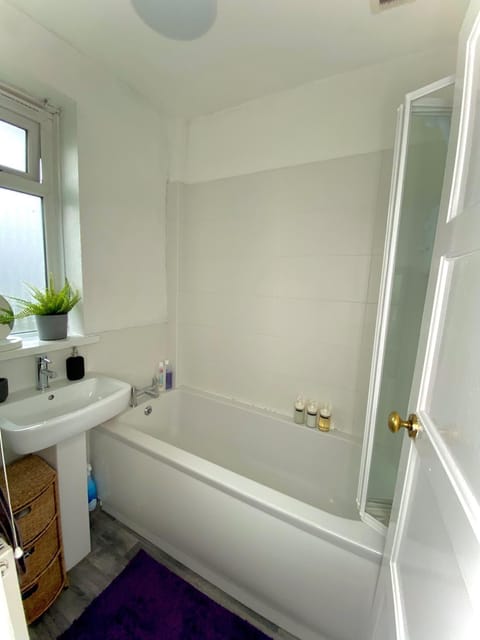 Cheerful and Cosy Double Room Vacation rental in Belfast