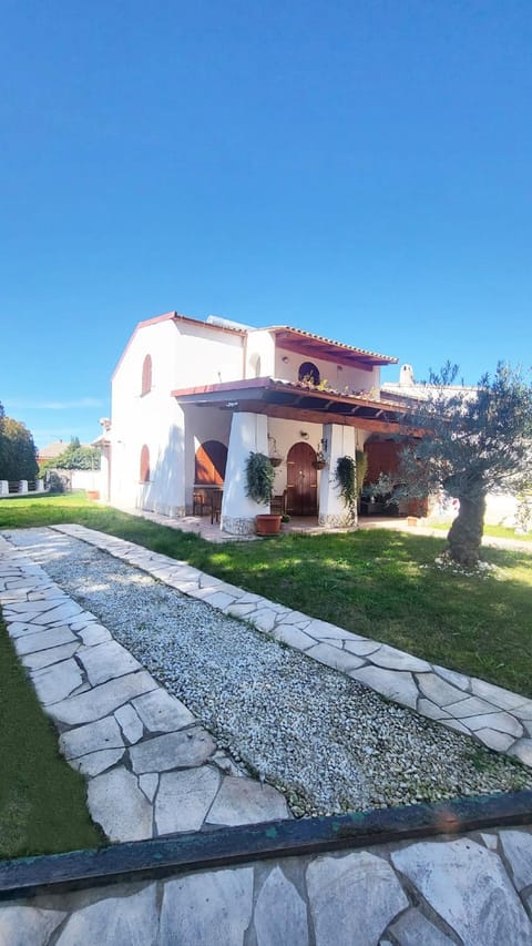 Property building, Day, Garden