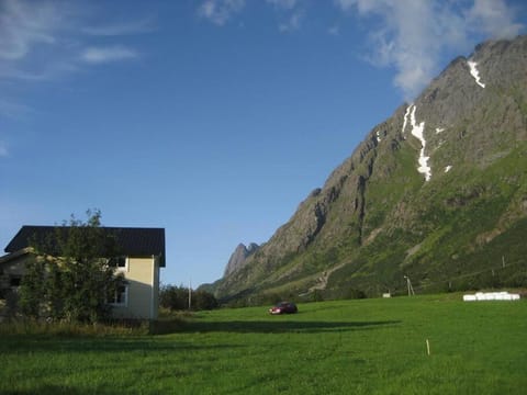 Charming house by the sea, Lofoten! House in Lofoten