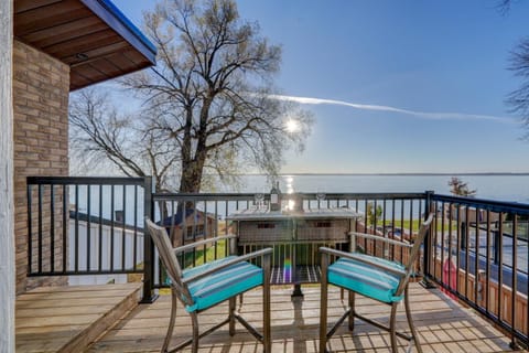 Paradise Waterfront Cottage (35 Min Drive From Toronto) Maison in Georgina