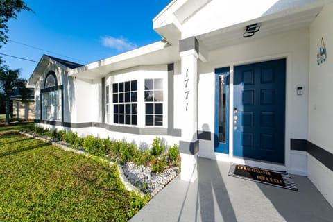 Cheerful 3-bedroom villa with pool Chalet in Port Saint Lucie