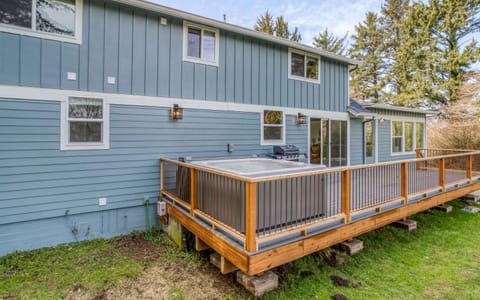 Oceanview Estate House in Devils Lake