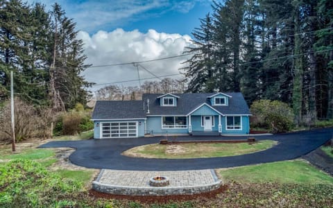 Oceanview Estate House in Devils Lake