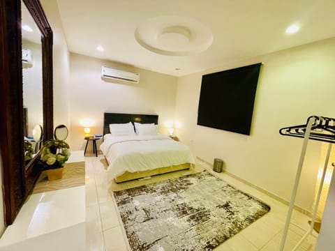 Bed, Photo of the whole room, Bedroom, air conditioner