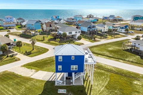 Unobstructed Views of the Beach Gulf & Bay House in Alvin