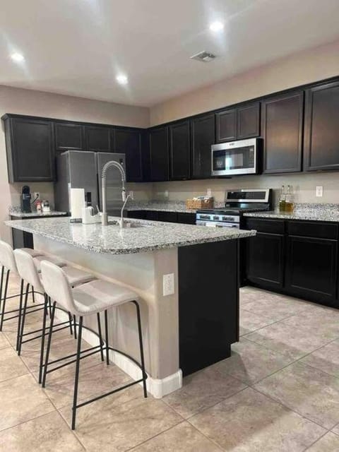 Newly Built Multi-Family Home Maison in Maricopa