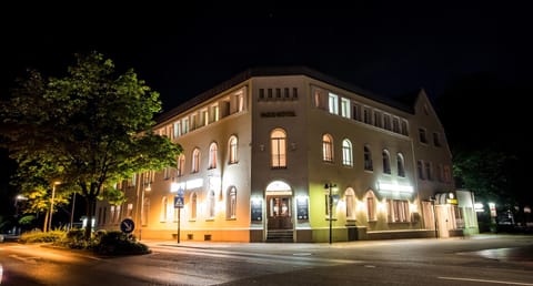 Property building, Facade/entrance, Night