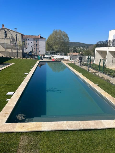 Les Papillons du Ventoux - L'Aurore de Provence - twee slaapkamerappartement met terras en tuin Apartment in Malaucène