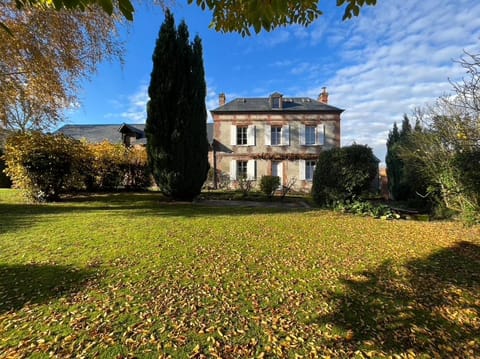 Property building, Day, Natural landscape, Garden, Autumn, Garden view