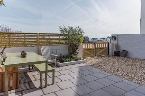 Patio, Balcony/Terrace, Seating area