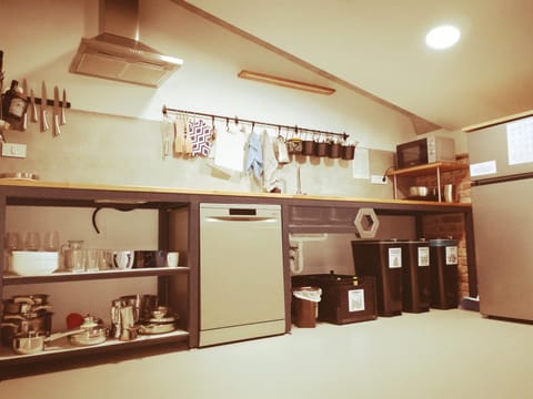 Kitchen or kitchenette, minibar, stove