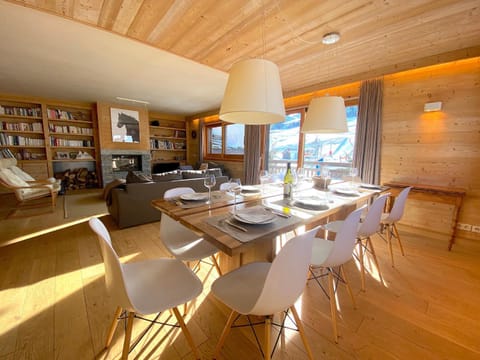 Living room, Dining area