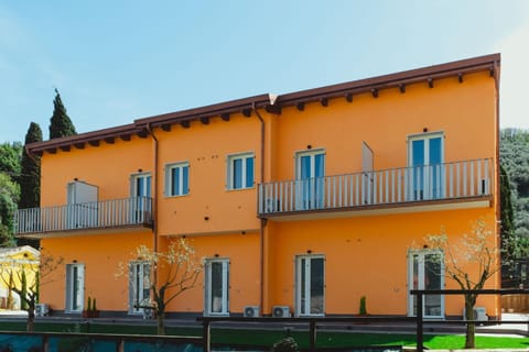 Property building, Day, Neighbourhood, Garden view