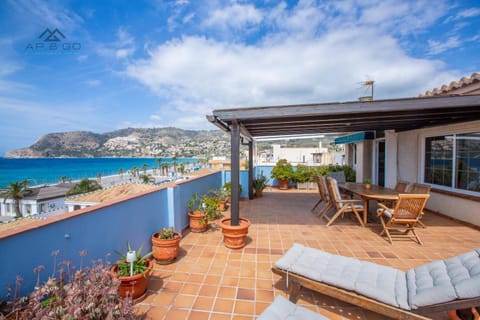 Duplex Beachfront Andres Segovia Apartment in La Herradura