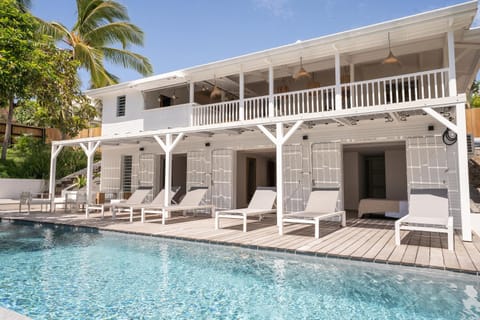 Property building, Balcony/Terrace, Pool view, Swimming pool, sunbed