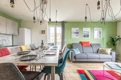 Living room, Seating area, Dining area