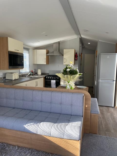 Stylish 3 Bedroom caravan near the Beach Campground/ 
RV Resort in Tendring District