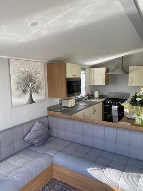 Stylish 3 Bedroom caravan near the Beach Campground/ 
RV Resort in Tendring District