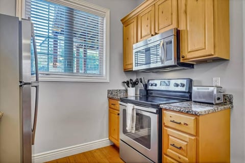 Kitchen or kitchenette, dishwasher, minibar, pet friendly, stove, toaster