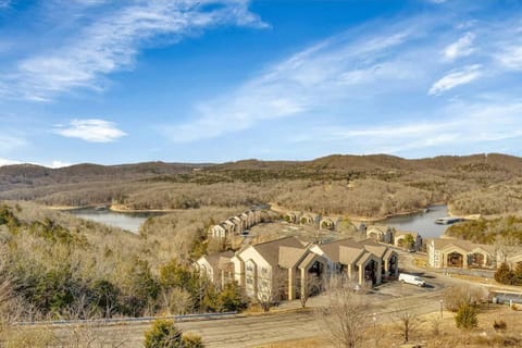 Nearby landmark, Day, Neighbourhood, Natural landscape, Mountain view