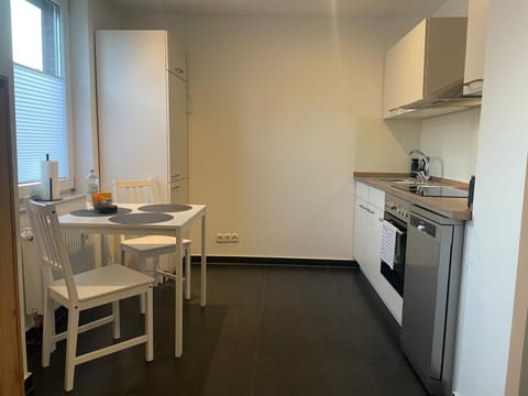 Kitchen or kitchenette, Dining area, oven, stove