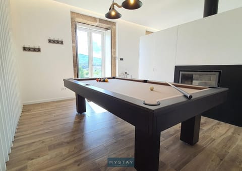 Billiard, Game Room