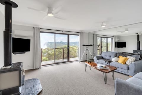 Mountain View Hideout with Stargazing Telescope House in Wentworth Falls